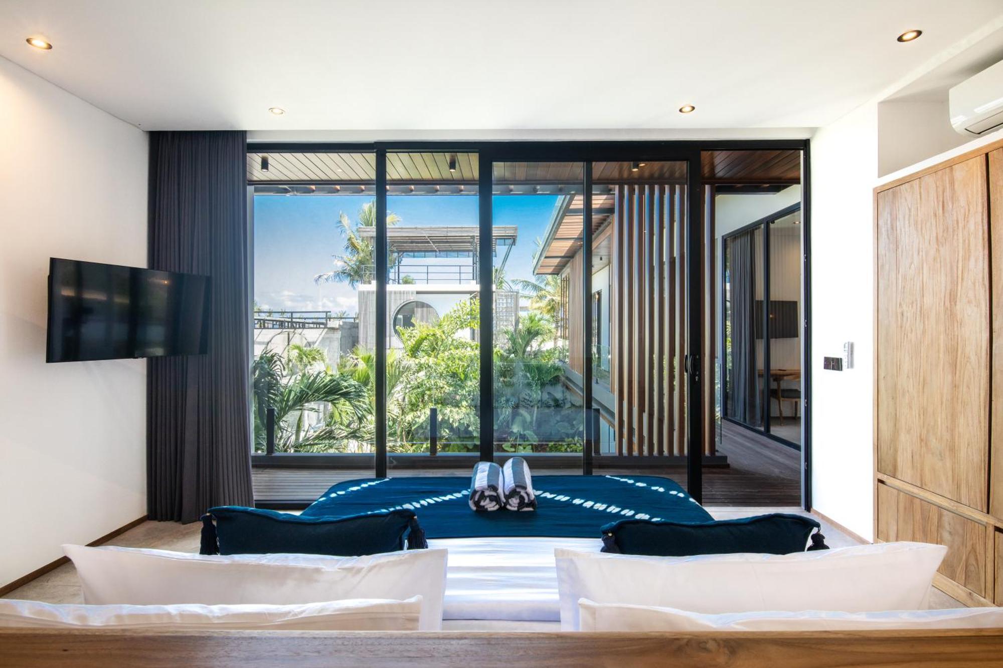 Coastal Gem 5br New Villa, 200m To Villa Canggu