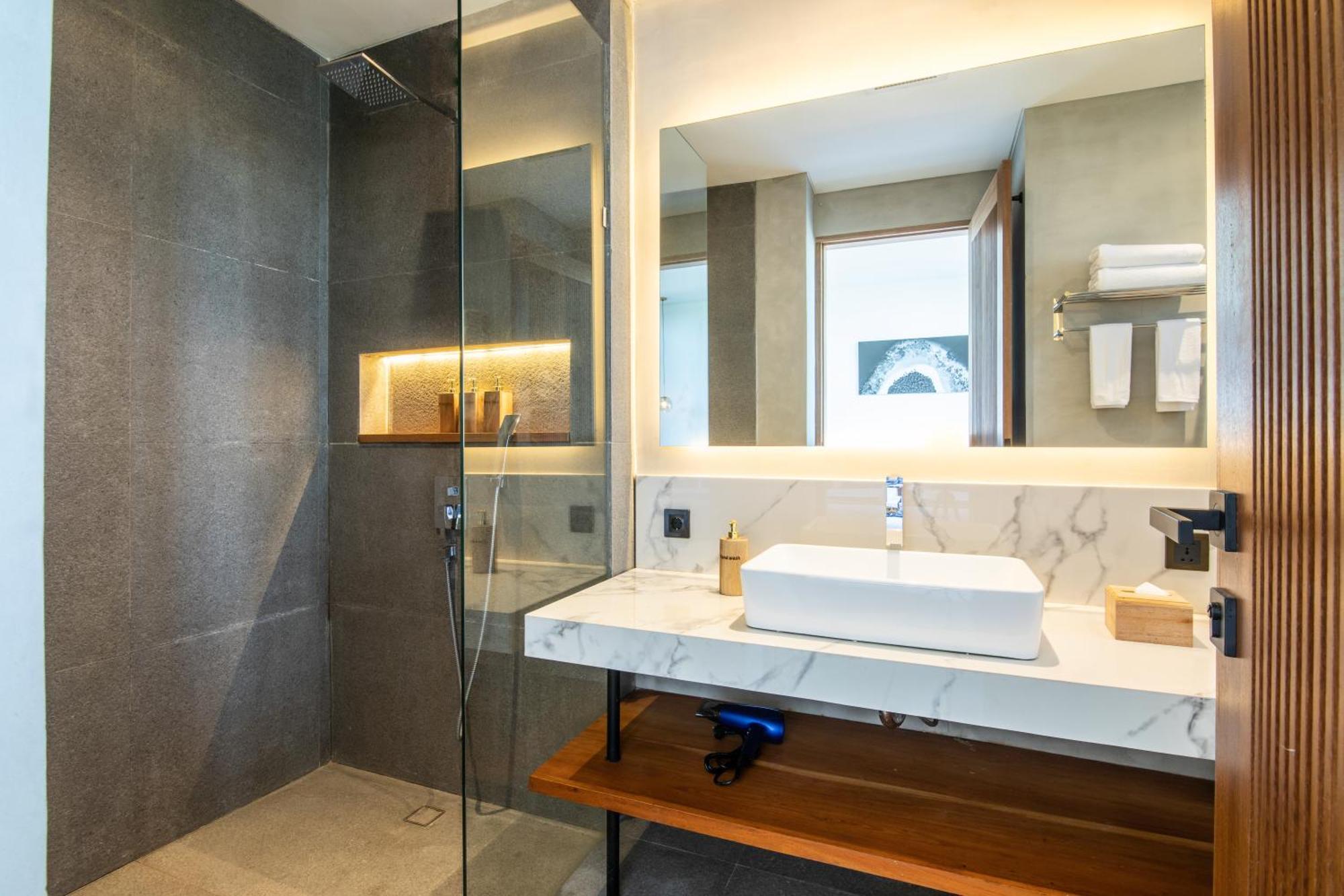 Coastal Gem 5br New Villa, 200m To Villa Canggu